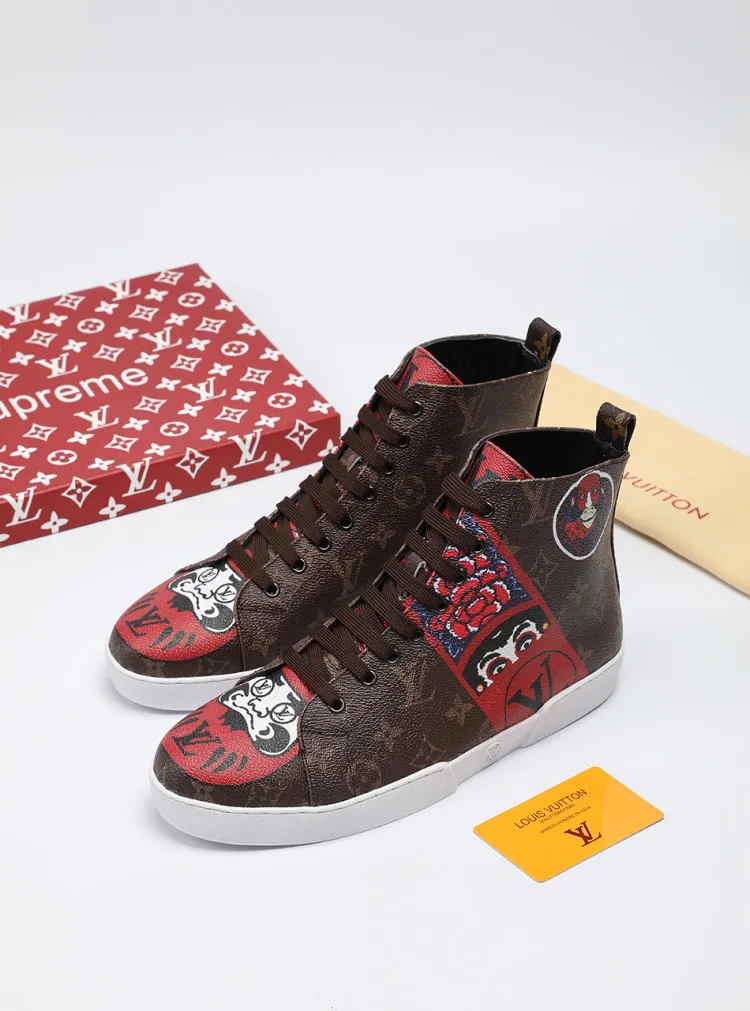 Factory price: 400💰 [LV] Animal series limited edition high-top sports shoes for men, L classic print, new autumn and winter style, original replica, 1:1 Counter quality, the fabric is Italian 🇮🇹 imported cowhide ➕🇮🇹 pure sheepskin lining ➕ original outsole, 🔍🔍 high quality, you can go in and out of the counter at will, welcome to compare, the outsole line will never be unglued, all sellers are welcome to sell in the picture above, can be shipped in one piece, code number: 38-44 (45 codes can be customized)